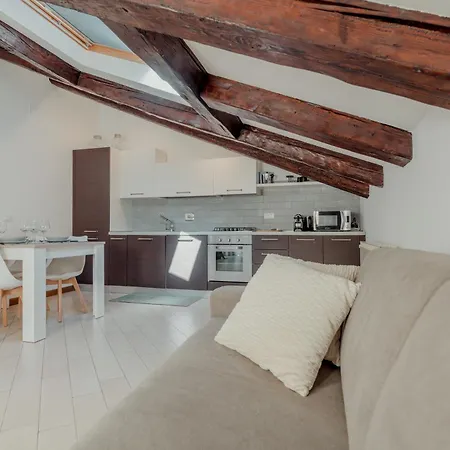 La Mula De X4 Stazione * 的里雅斯特